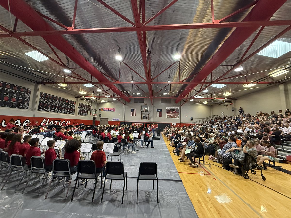 CanyonMiddle's tweet photo. What a great performance by our 6th grade band! Thank you to all the parents who made it out tonight! #RiseandRoar #cmsjaguars @CMS_Quidachay @RhondaBrown_ @lyonseducator @CoreyStLaw https://t.co/3NEnfX2dzk