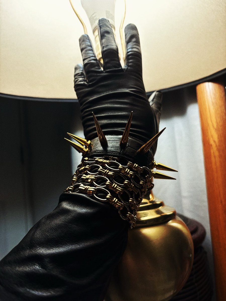 gydeon_void's tweet photo. Taste my metal https://t.co/zgLWZ4ScWn