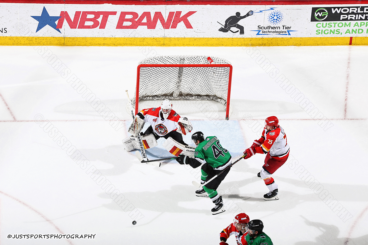 JustSports_AHL's tweet photo. 04-25-2026 BINGHAMTON BLACK BEARS vs PORT HURON PROWLERS

REMOTELY TRIGGERED CAMERA AIMED AT THE GOAL

@BlackBearsFPHL
@PHProwlers
@PocketWizard
@CanonUSApro
#pocketwizard
#remotecamera
#RemoteCameras
#makeitpossible
#whereistheremotecamera
#funwithremotes
#ShotOnCanon
#teamcanon https://t.co/1I4G8JbW6F