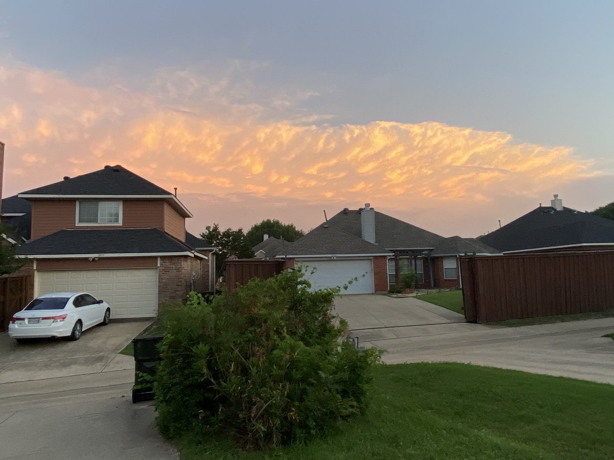 MeanMeosh's tweet photo. @TxStormChasers another el busto grande here in Plano (storm total since Sunday - .03”), but at least we got a nice #sunset out of the deal - looking south towards Hill County supercell #txwx #dfwwx https://t.co/14St7BWvmX
