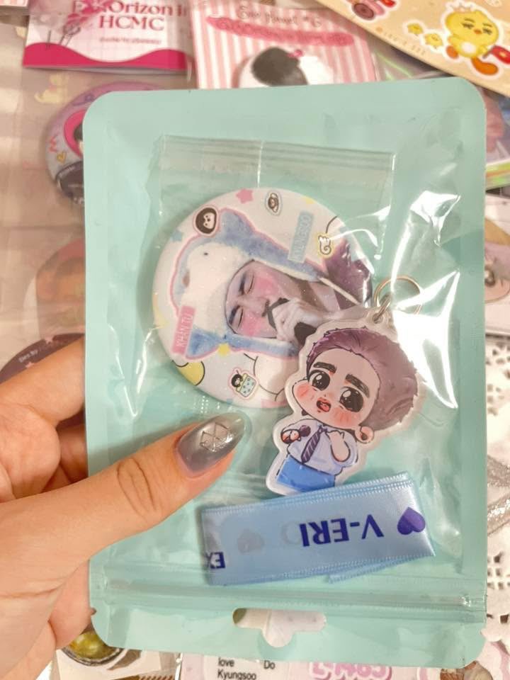 domatchavn's tweet photo. FREEBIES IN CONCERT

Đây là những món quà chúng tôi dành tặng cho các bạn yêu mến KyungSoo khi đến tham dự concert ở Việt Nam vừa qua 💚

THANKS TO MASTER @DOH_moonlight_D , @_akaEmmy FOR LETTING US USE THIS PICTURE.

 #EXhOrizon_in_HCMC  #DOHKYUNGSOO #KYUNGSOO #디오 #DO https://t.co/VDEDdfAg5g