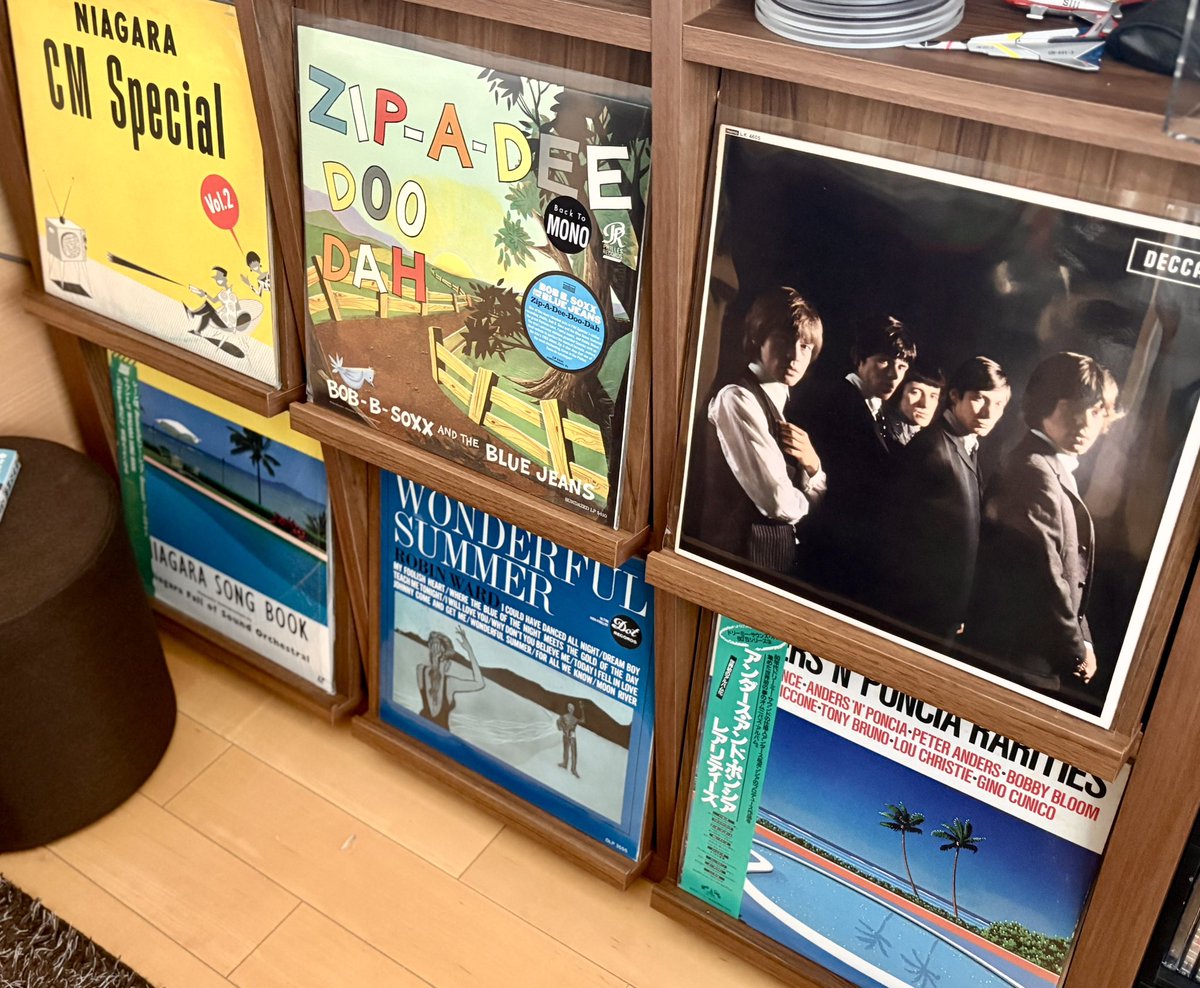 🎶 レコード棚のレコード・ディスプレイを替えてみた✨

…たぶん2〜3日でOPEN状態になると思うけど😆