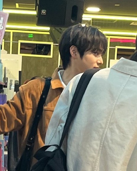 .•_• tweet media