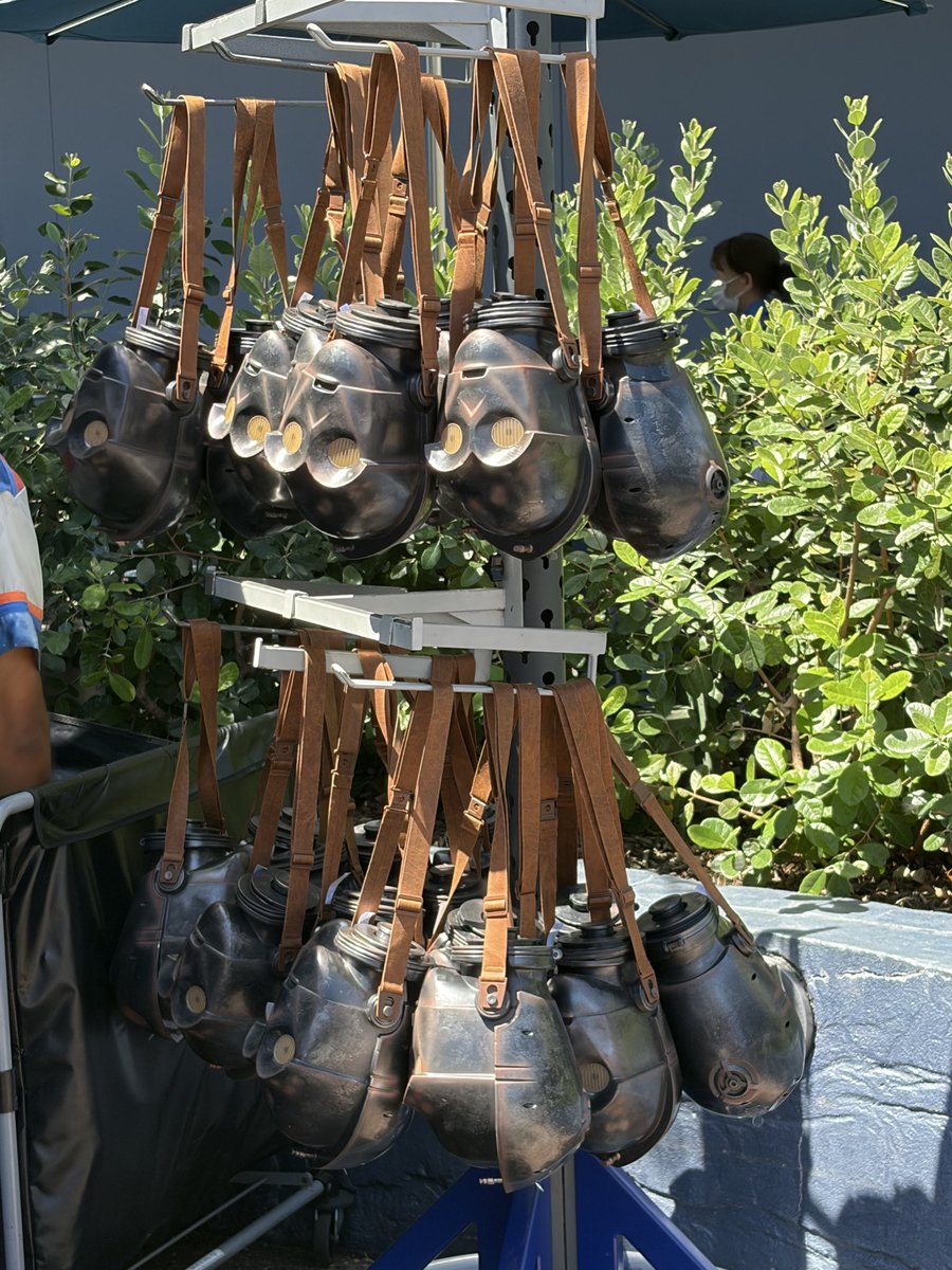 ThatMagicalFam's tweet photo. Salvaged Protocol Droid Bucket $29 in Tomorrowland in Disneyland. Includes regular popcorn with your purchase. 

Would you buy this? https://t.co/IPwWqwcKNG