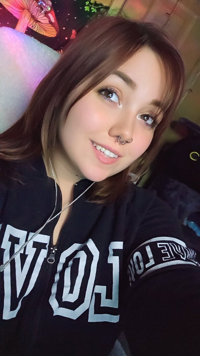 Live!

Twitch.tv/tiffkats
And 
tiktok.com/@tiffkats?_r=1…
