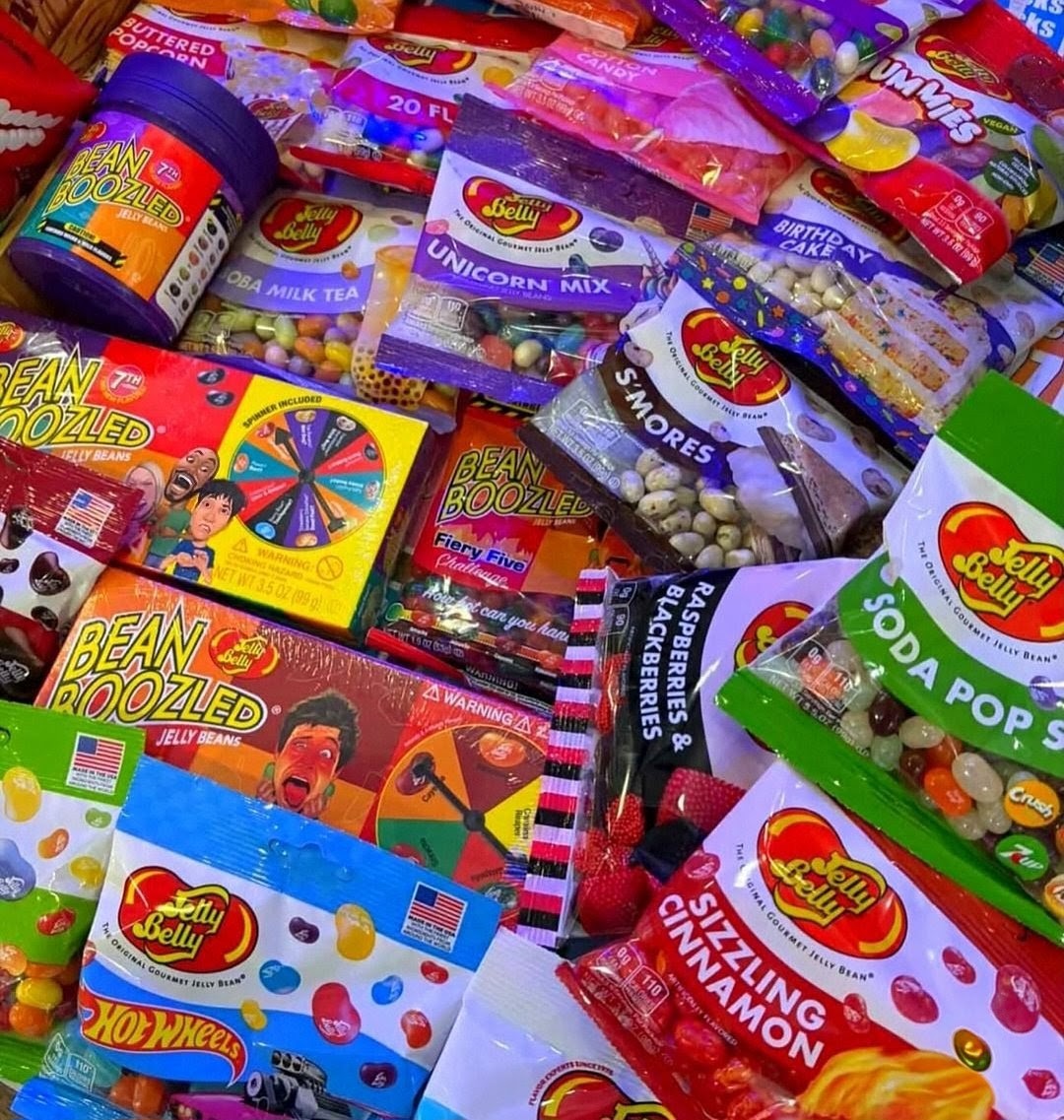 RocketFizz's tweet photo. This is your sign to grab a bag of Jelly Belly 👀🍬

Drop your go-to flavor below ⬇️ (or your worst BeanBoozled experience 😅)

#rocketfizz #jellybeans #jellybelly #candy

📷: @rocketfizz_eurekasprings 

*product availability varies by franchise* https://t.co/MOLjoHwnoC