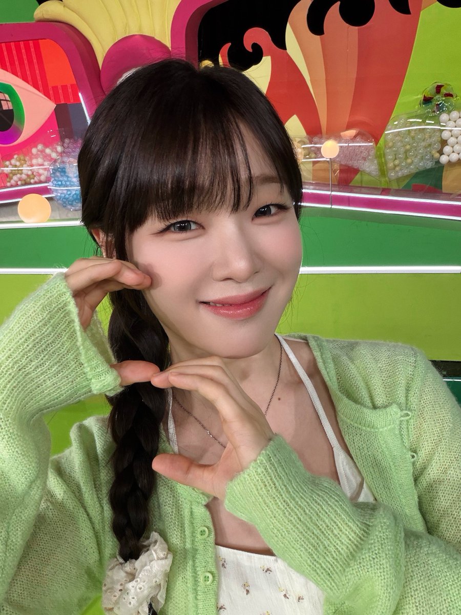 OHMYGIRL_official tweet media
