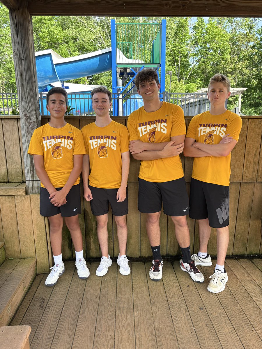 TurpinMTennis's tweet photo. Senior Night ended with a big win against Lebanon!!!
Senior Burke Hardy and his partner Alex Eyrich won at second doubles along with the rest of the team getting a dub! https://t.co/iWyuPkYuwo