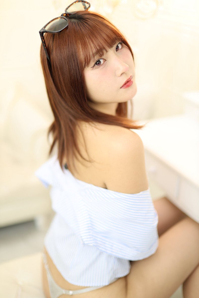 おはよう〜
朝から見返り美人はいかが？