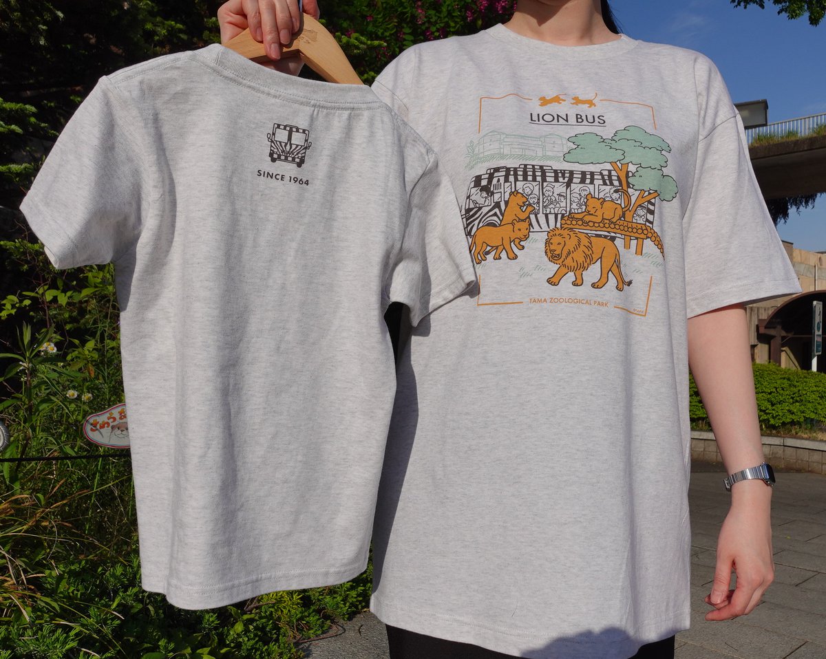 🌸新商品のご案内🌸多摩動物公園ｵﾘｼﾞﾅﾙ🦁ﾗｲｵﾝﾊﾞｽTｼｬﾂ🚌が販売されました！🎉大人用S/M/L/XL👕2,970円こども用100/110/120/130/140👕2,420円(いずれも税込価格)親子ｺｰﾃﾞも楽しめる大人もこどもも同じﾃﾞｻﾞｲﾝです。お求めはｷﾞﾌﾄｼｮｯﾌﾟ🎁ｺﾚｸｼｮﾝで！   #tzoo_g