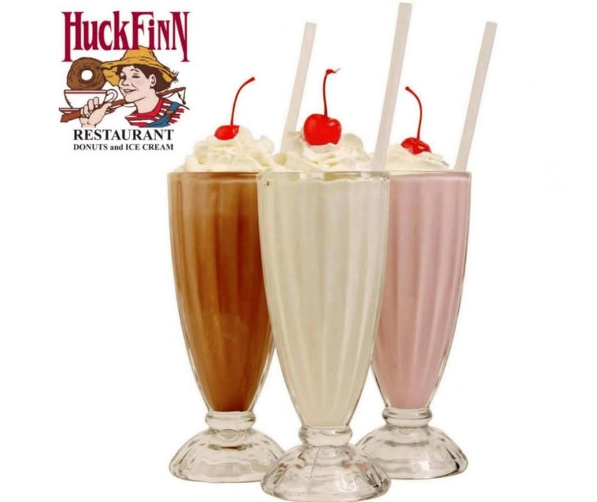 HFRestaurant's tweet image. Old Fashioned Hand Packed Ice Cream,
Rich Milk Shakes in All Flavors
No one does it like Huck Finn!
Dine-In, or Carry-Out!
Oak Lawn, Archer &amp;amp; Damen, Pulaski

#IceCream #MilkShakes #FountainCreations