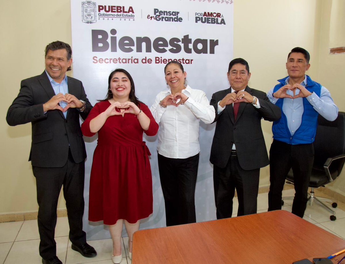 artemisa_laura's tweet image. 🤝 Sumar voluntades genera buenos resultados. Tomé protesta a Andrés Javier Espinosa García, de la Microrregión 21, y a Karla Leticia Tlazalo Vázquez, de la Microrregión 11, como nuevos delegados de #Bienestar, para fortalecer el trabajo en territorio en beneficio de las familias