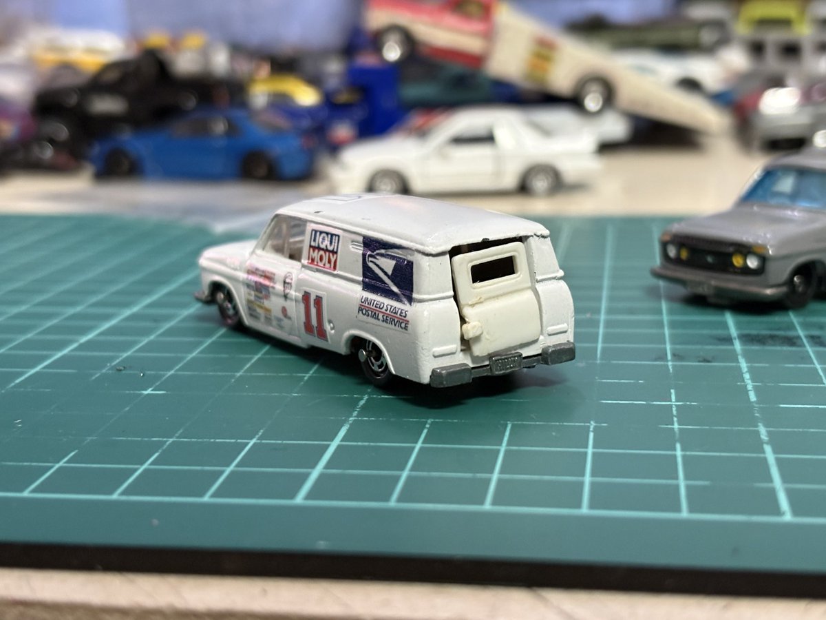 porschegmbh's tweet image. #トミカ #TOYOTA  #RN15  #HILUX 
USPSラックスにリアドアのドナーが現れたので換装しました👍これでこぼさず配達できそう😎✨📮𓈒𓂂𓏸