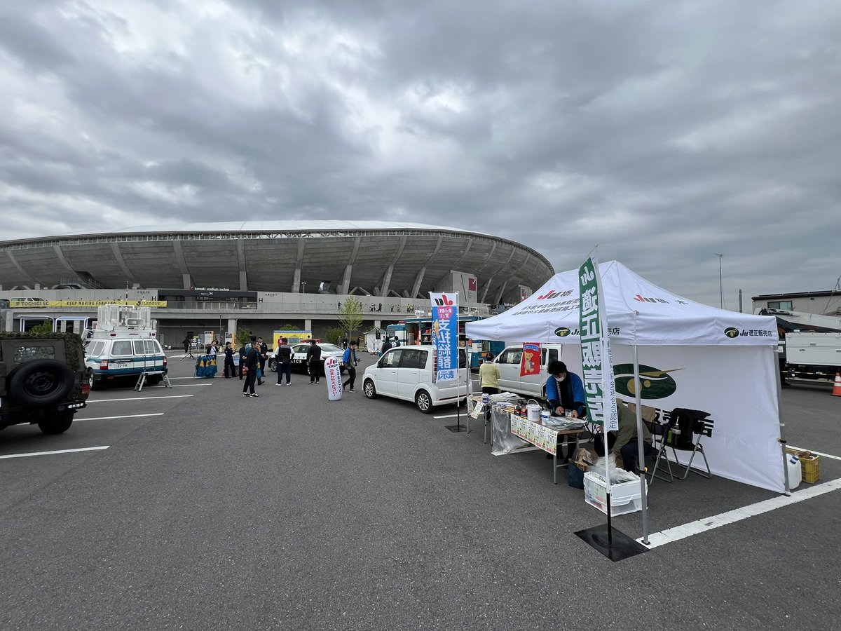 omi6670's tweet photo. そして今日はこちらに居ます💁

皆さん遊びに来てくださいねー😆

#tochigisc  #kansekistadium  #bellmare_staff https://t.co/roG5b2XyDj