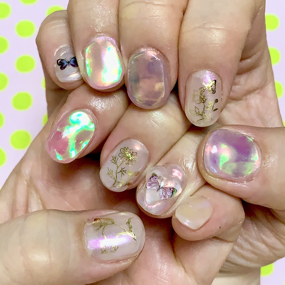 rubisnoir18's tweet image. オーロラとゴールドネイル🌸🌼✨

#ネイル
#nails
#ジェルネイル
#キラキラ
#ネイルシール