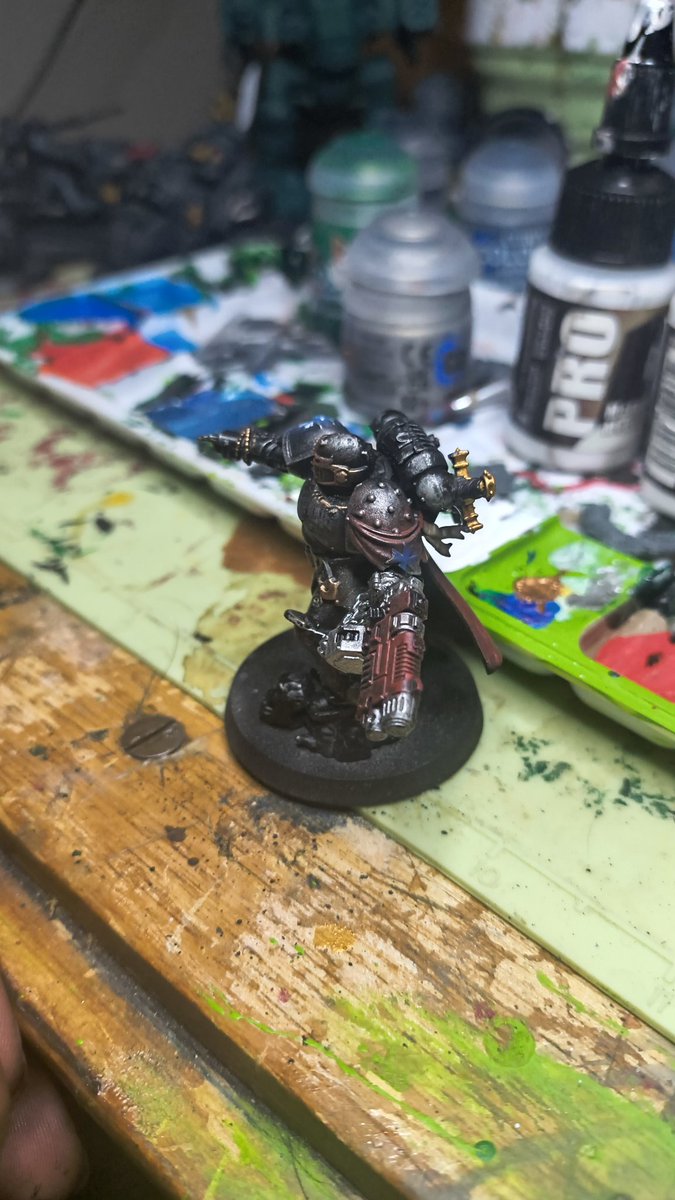 mexicat02's tweet photo. Almost done with this kitbash, originally was going for a LT. With combi weapon, but I honestly might make it a captain #wh40 #warhammer40k https://t.co/epZ199vNNQ