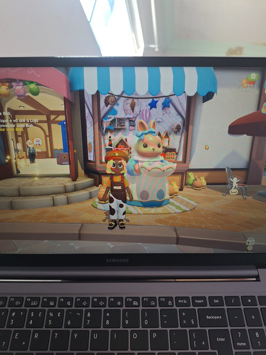 eu com o notebook q eu comprei pra escrever meu tcc e se não comprasse eu ia morrer
