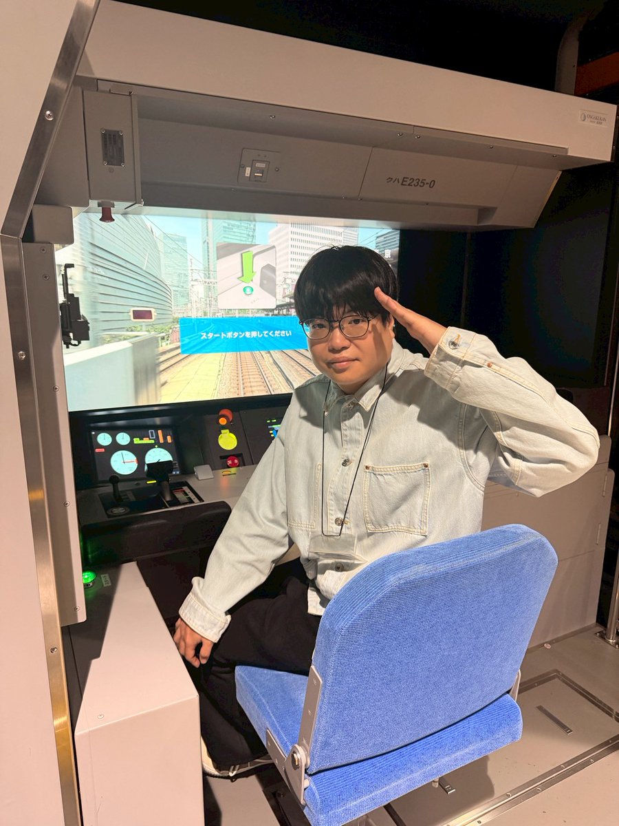 flat954's tweet photo. #ライス関町の手も借りたい  

今日は埼玉県・さいたま市にある、
「鉄道博物館🚝」にお邪魔しました。

GW初日のお忙しいタイミングでしたが、
スタッフの細川海里さんに魅力をたっぷり伺いました。

関町駅員は鉄道シミュレータ チャレンジに挑戦💪

聴き逃した方はこちらから⇩
 https://t.co/m0R5o3Xdrj

#ふらっと954