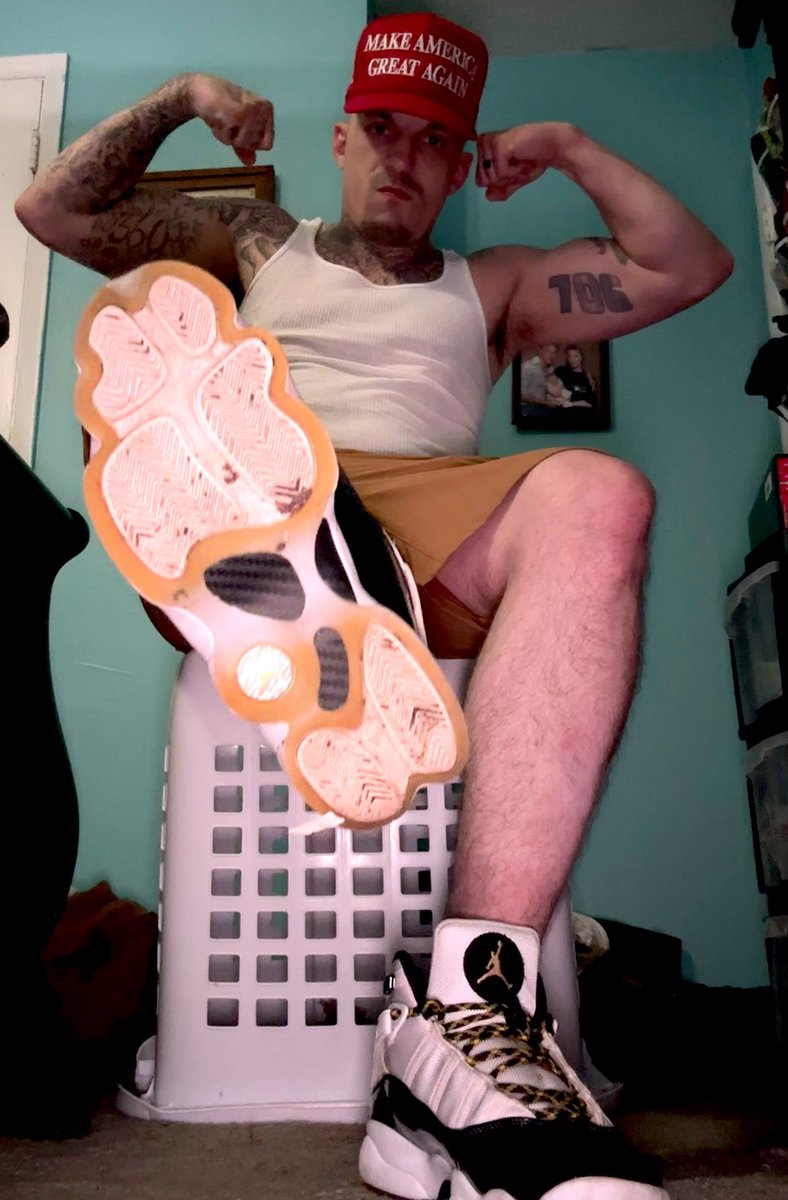prgrammingyou's tweet photo. give me a good reason why you should be the pathetic boy that cleans the treads of my jordans &amp; not another object 💪😈 #findommuscle #cashdom #cashdrain https://t.co/z2i4rBBmvz