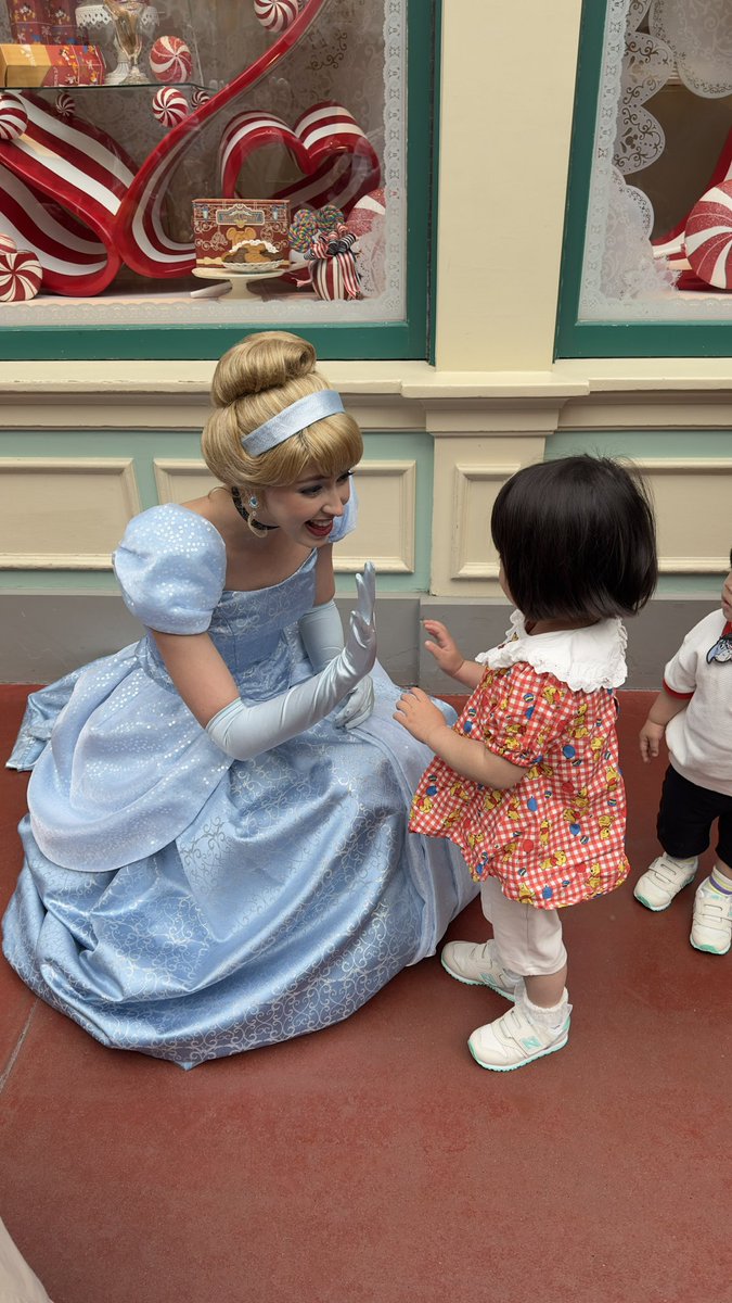 ディズニープリンセスに会ってカチカチに緊張しながらも照れ嬉しな娘。

ほんとにプリンセス可愛かった〜😭🤲✨🩷🩷🩷🩷🩷🩷🩷