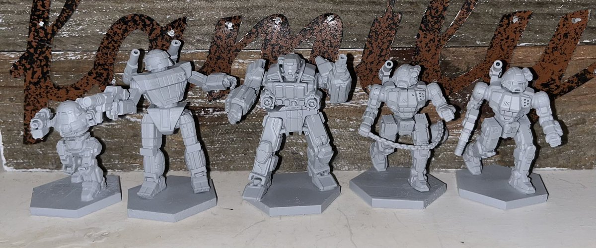 MikumoRules's tweet photo. Besides some Gundam stuff and IS Battle Armor(for a Karnov) here’s my order from @ardan_blade. The image with the Urbanmech has all the Custom BattleTech mechs. #battletech #RedAction https://t.co/MbZ4iIBm4t