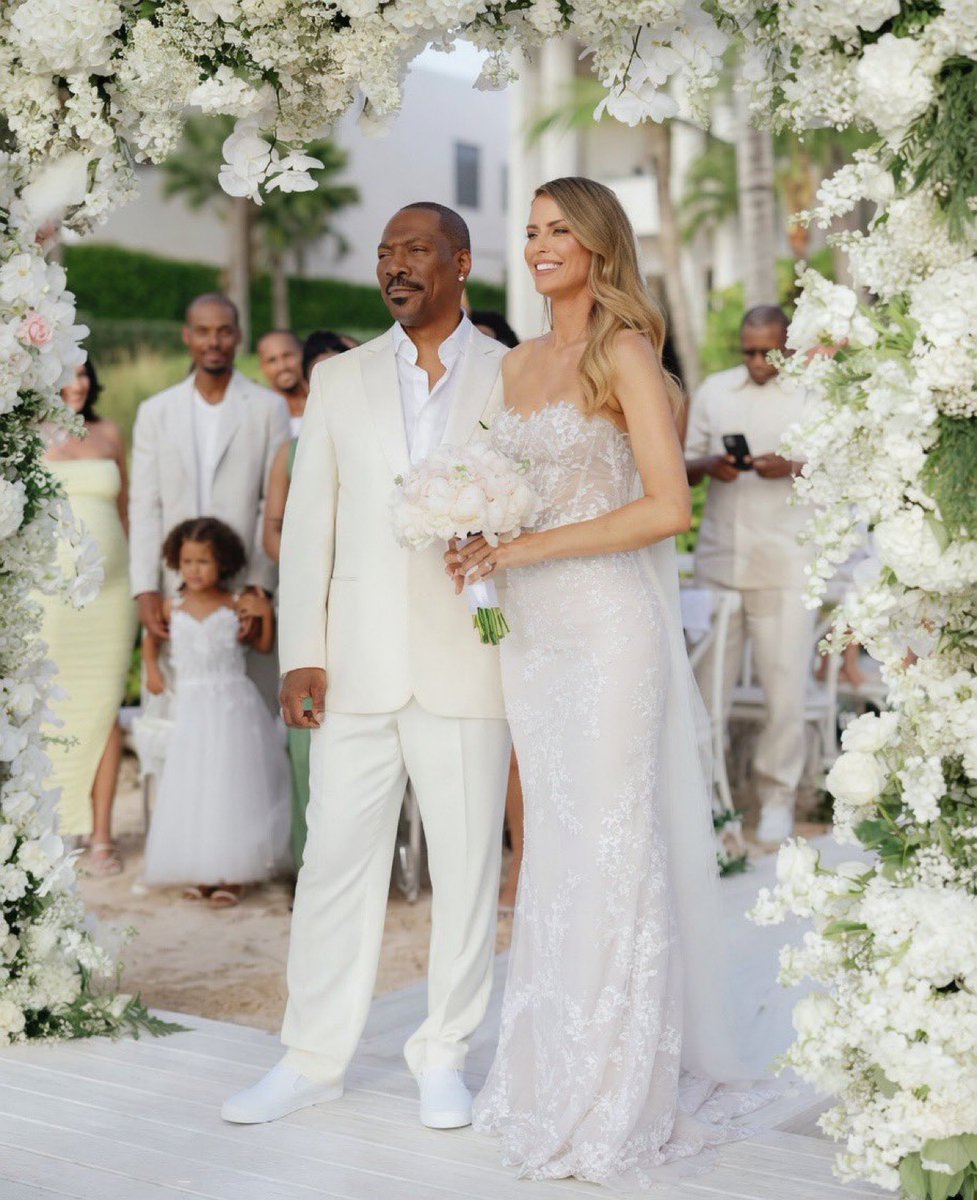 🇺🇸 | A los 63 años, Eddie Murphy se casa con Paige Butcher en una ceremonia privada en el Caribe tras casi seis años de compromiso.