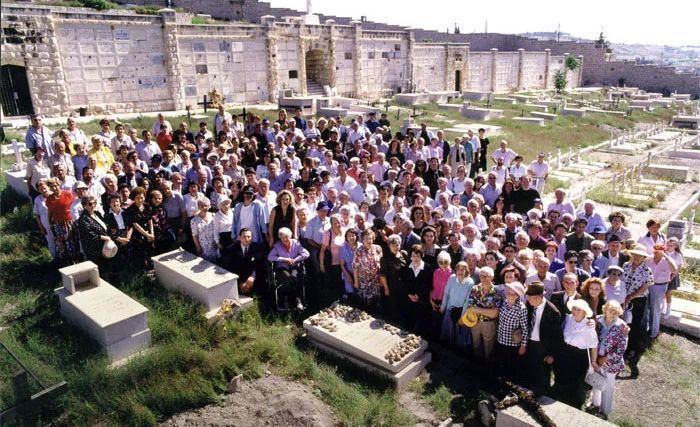 fasc1nate's tweet photo. (1993) The Jews saved by Oskar Schindler during WWII at his grave in Jerusalem, with Liam Neeson in front next to Oskar Schindler's wife.

The most haunting photos ever taken: https://t.co/MAmJ19KdIC https://t.co/nBdyWdVoBK
