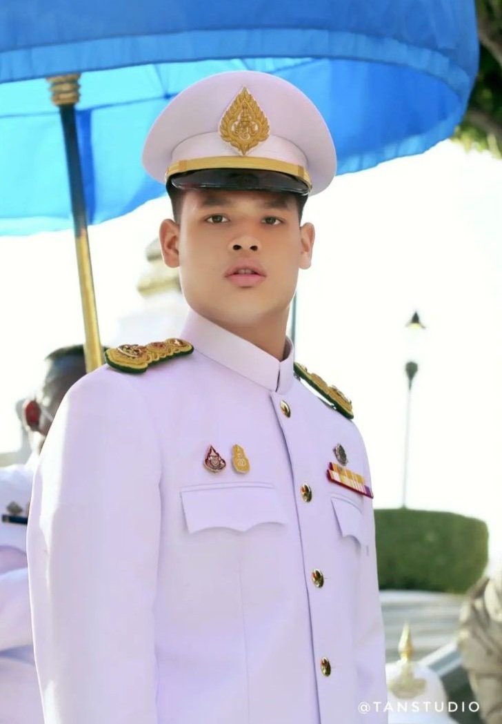 xzytecool's tweet photo. “ทรงพระเจริญ” ✨🙏🏻
๒๙ เมษายน ๒๕๖๙🎗️
วันคล้ายวันประสูติ สมเด็จพระเจ้าลูกยาเธอ เจ้าฟ้าทีปังกรรัศมีโชติ มหาวชิโรตตมางกูร สิริวิบูลยราชกุมาร✨
                                             
ควรมิควรแล้วแต่จะโปรดเกล้าโปรดกระหม่อม
ข้าพระพุทธเจ้า https://t.co/6ABORzPxFE