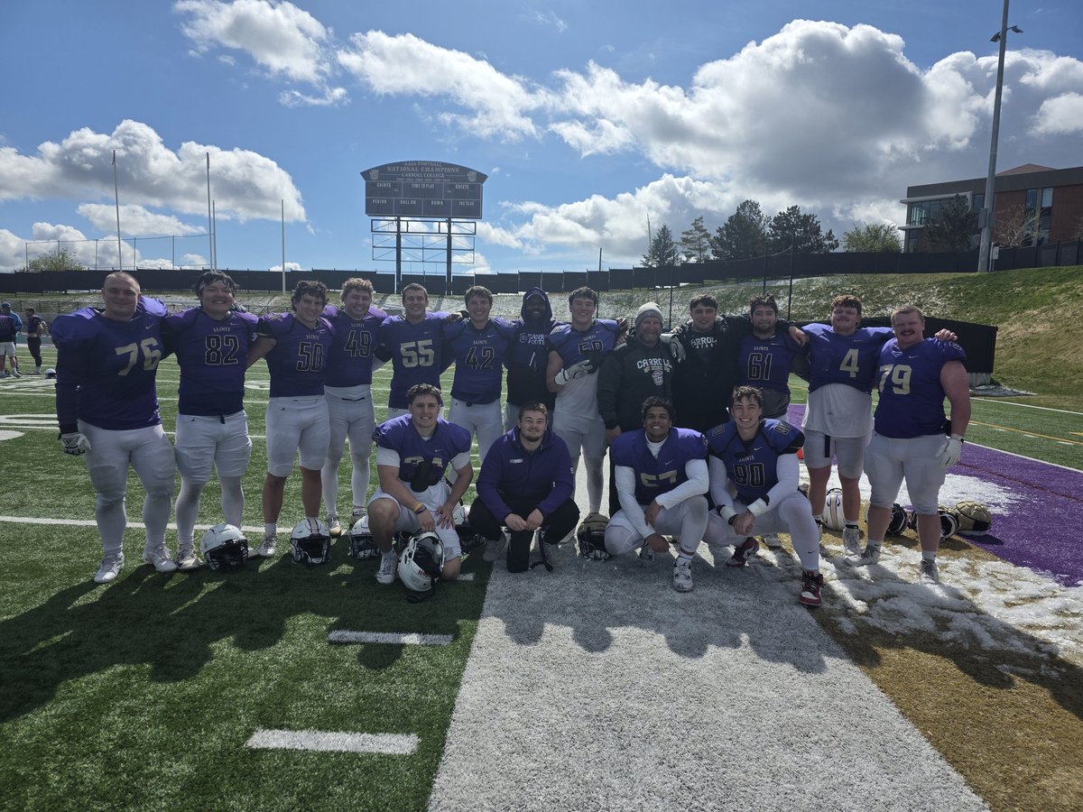 CoachSiddick's tweet image. Blessed to be coaching this great group of young men 🙌🏾
#CREATURES #OhNoTheyLetEmOut