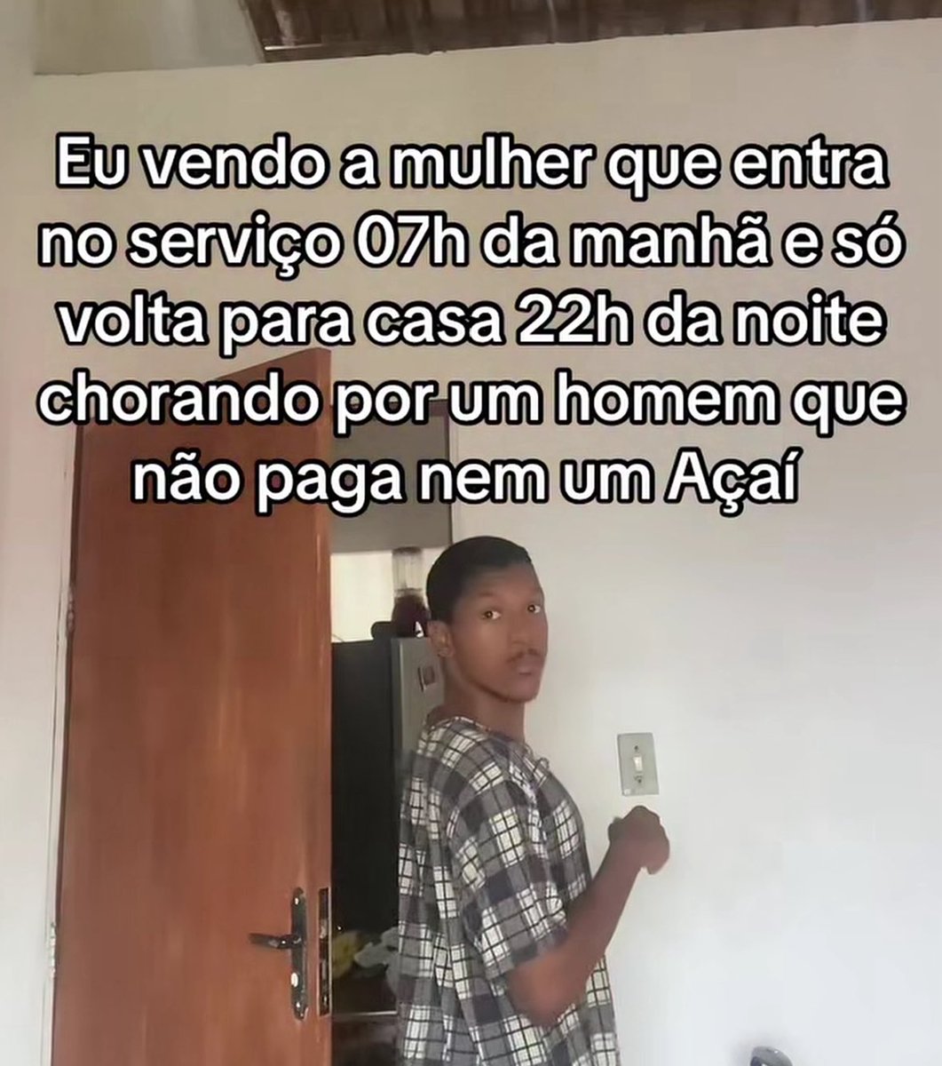 Tem gay que merece apanhar né , acabei de ver uma mana fazendo um textão no Instagram pro ex que não dava nem a pica pra ele , pq ele não tinha . Te preserva viado