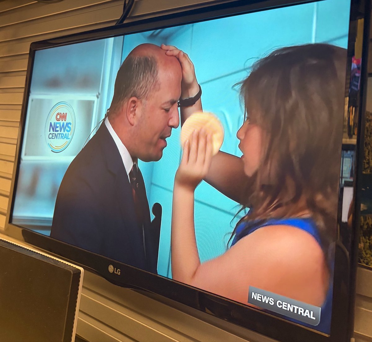 Brian Stelter tweet media