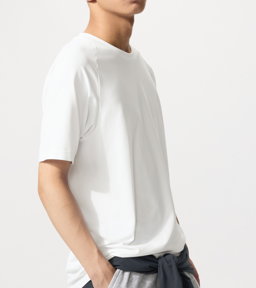 UNIQLO_JP's tweet photo. 選べる２つの「ドライEX Tシャツ」
#ユニクロのGW 待望の特別価格
4/29(水)、4/30(木)の２日間だけ！
￥1,290✨

ゆったりフィット：普段のコーデにも使いやすい
Uniqlo U ドライEXクルーネックTシャツ

レギュラーフィット：スポーツシーンにも最適！
ドライEXTシャツ
https://t.co/au76OTgUM4 https://t.co/HYd47RjIim