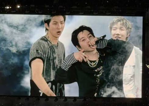 shout out to yoongi hyung's cat tweet media