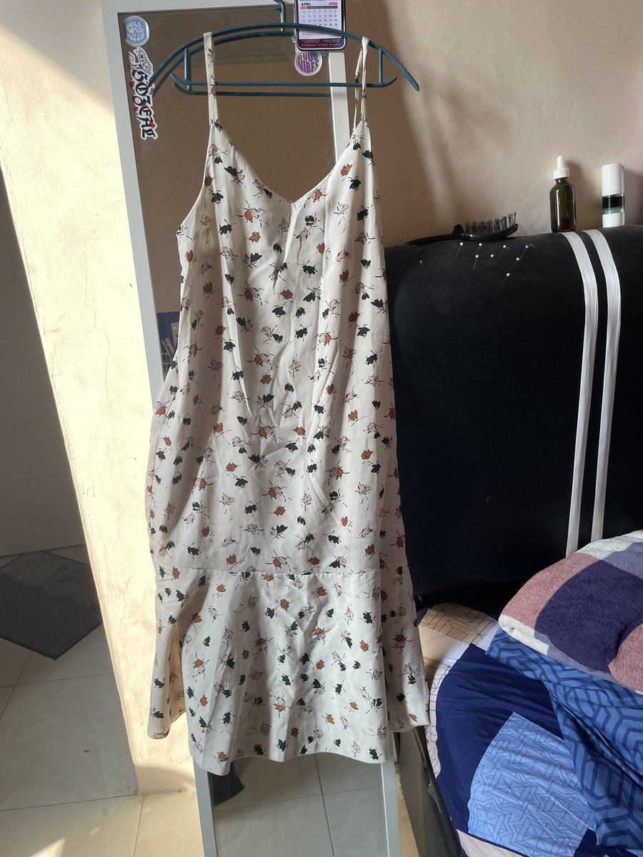 iyadah_yah's tweet photo. jeans rubylicios 
lp 70 
p90 

jeans snow white 
lp 80 
p 98

dress putih udah ada furing nya 
ld 80 ( bisa melar ada karet nya ) 
p 100 

rok tartan span 
lp 62 
p 90 https://t.co/WklVqM3ZaO