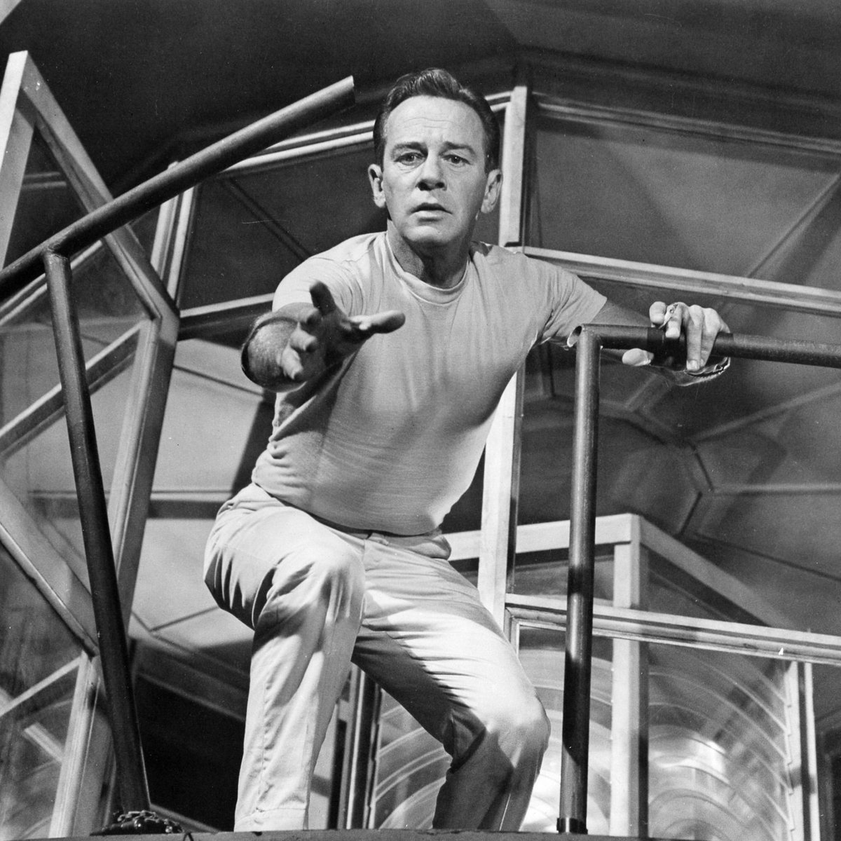 DrBuzz_Forensic's tweet photo. Actor Richard Carlson was #BornOnThisDay April 29, 1912. Remembered for his films, The Magnetic Monster (1953), It Came from Outer Space (1953), The Creature from the Black Lagoon (1954) &amp; Tormented (1960). Passed in 1977 (age 65) from cerebral hemorrhage. #RIP #GoneTooSoon #BOTD https://t.co/i222XPxOAT