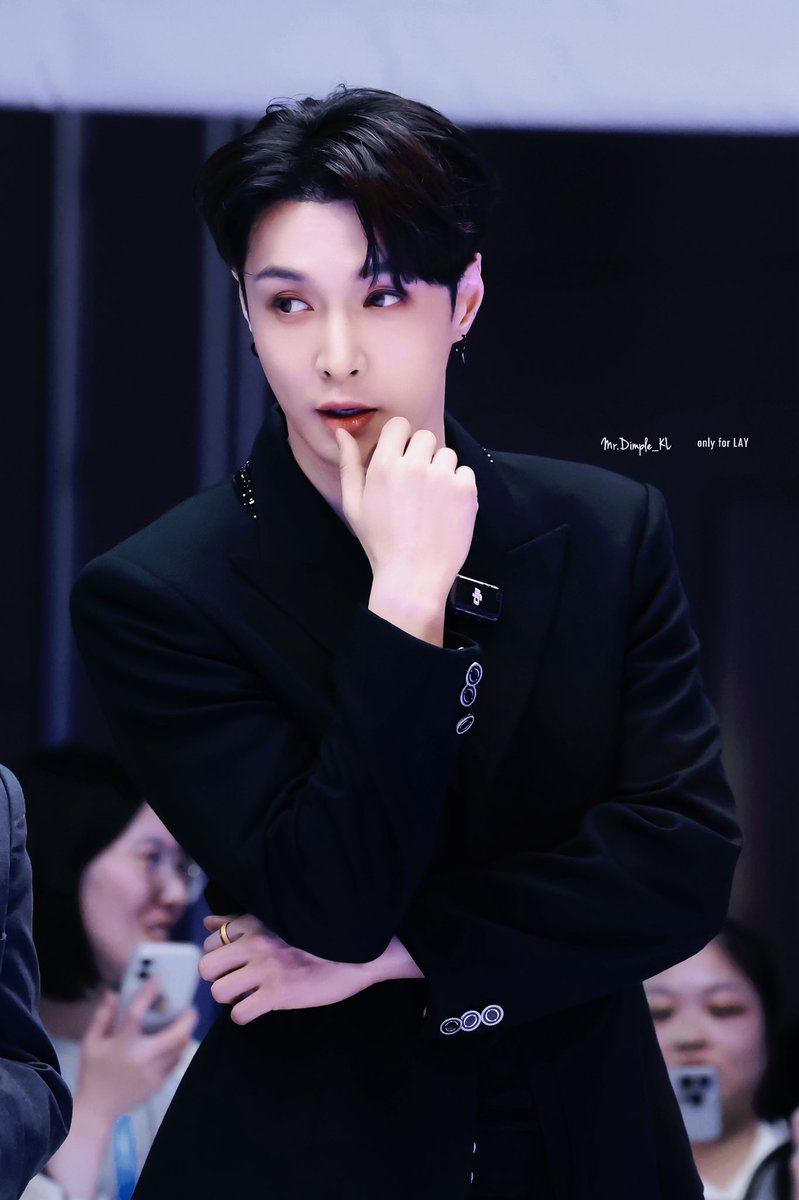 Lay Zhang Base 🚢⚓ tweet media