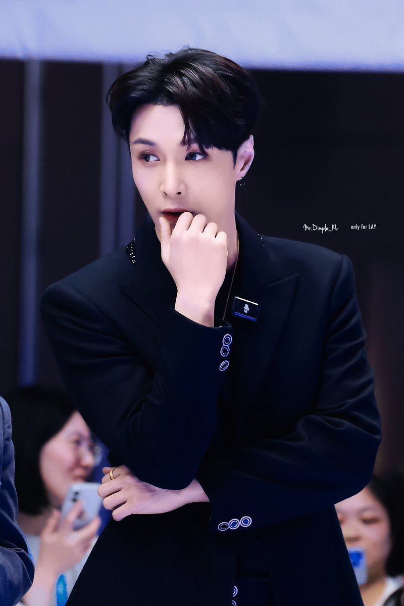 Lay Zhang Base 🚢⚓ tweet media