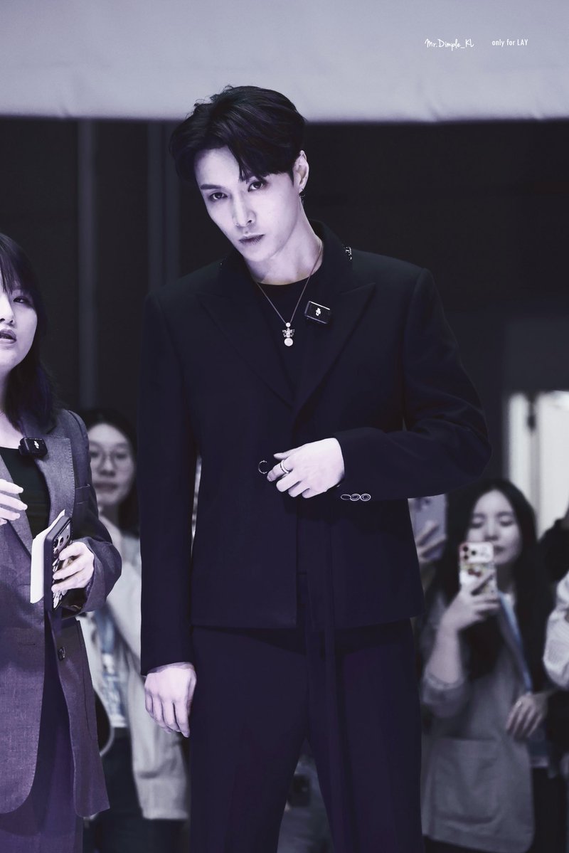 Lay Zhang Base 🚢⚓ tweet media