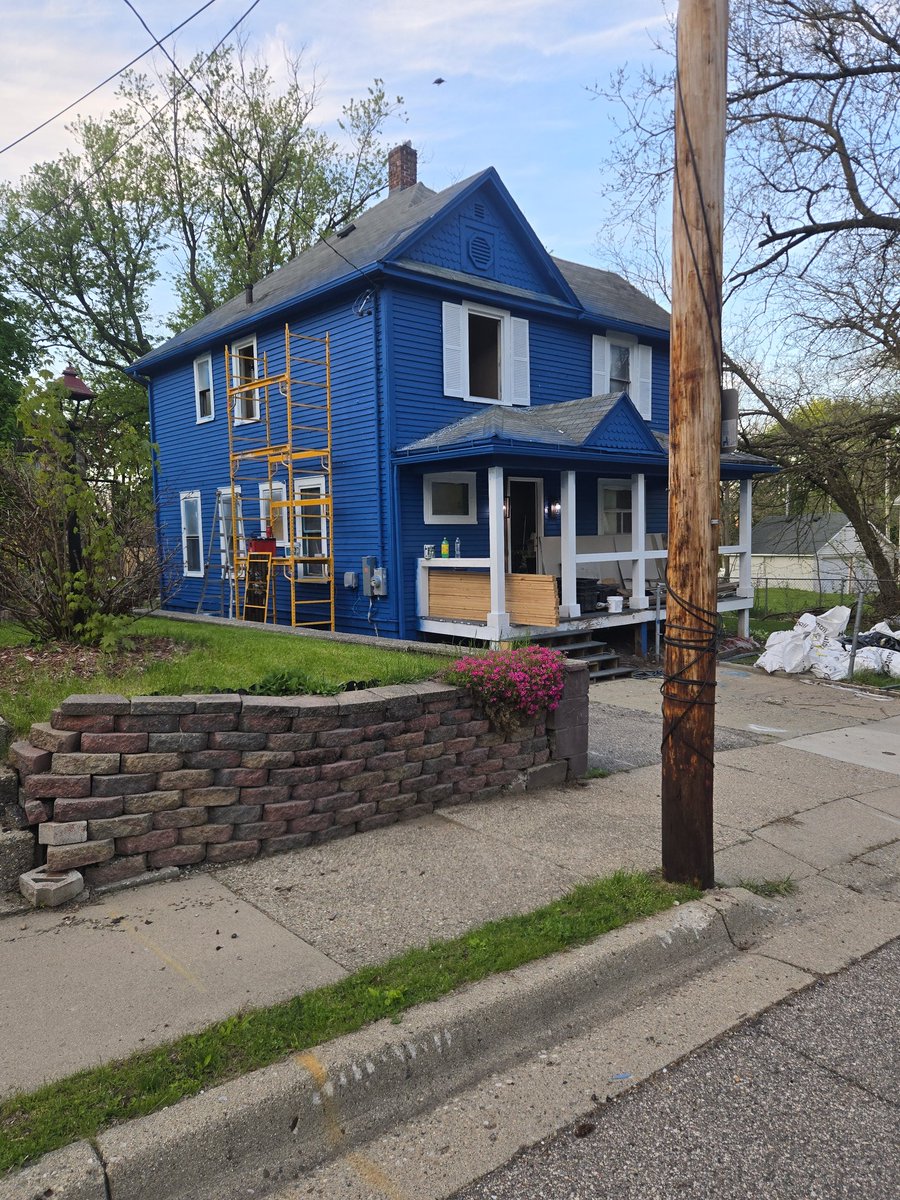 RyanLawrence_2's tweet photo. @Kneelkashcarry I finished the painting today. Jen doesn't want to move and i know I'll never put this much work into a house again. My dream home is probably gonna end up being some slumlords air bnb https://t.co/S16GXn1dMv