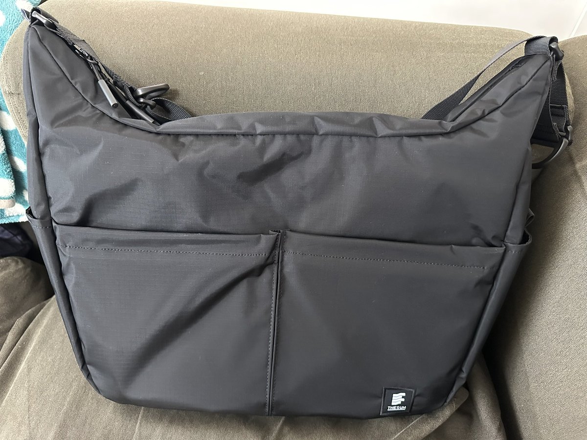 runione5's tweet image. 初UNDERTHESUN到着❗️
ショルダー出たら絶対買おうと思ってた😸
思ってたよりサイズ大きめで通勤にも使えそうで嬉しい😸
#UNDERTHESUN #BASIS