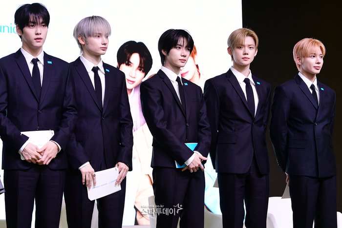 TOMORROW X TOGETHER joining hand together with the UNICEF Korea Committee to support children and adolescents.

The global campaign “TOGETHER FOR TOMORROW,” which aims to support the mental health of children and adolescents worldwide, together with TOMORROW X TOGETHER.