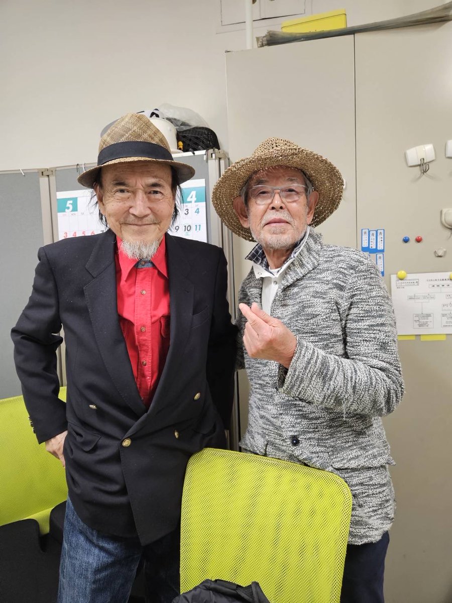 「帰って来たウルトラマン」のドラマ部分の殆ど全部を撮影したカメラマン鈴木清さんです　この日のために千葉県から
あいに来て下さいました。55年ぶりの
再会でした　歳は俺より3歳上ですが
当時は2人とも20代、しかし彼には映像演技の総てを教えてもらいました。
岸田隊員は彼との共作でもあります