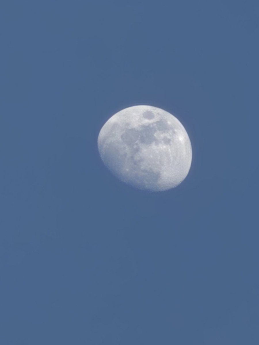 Sunshin_Ang's tweet photo. Trying the new camera out. The moon from my deck. https://t.co/oktNrHJ8Fs