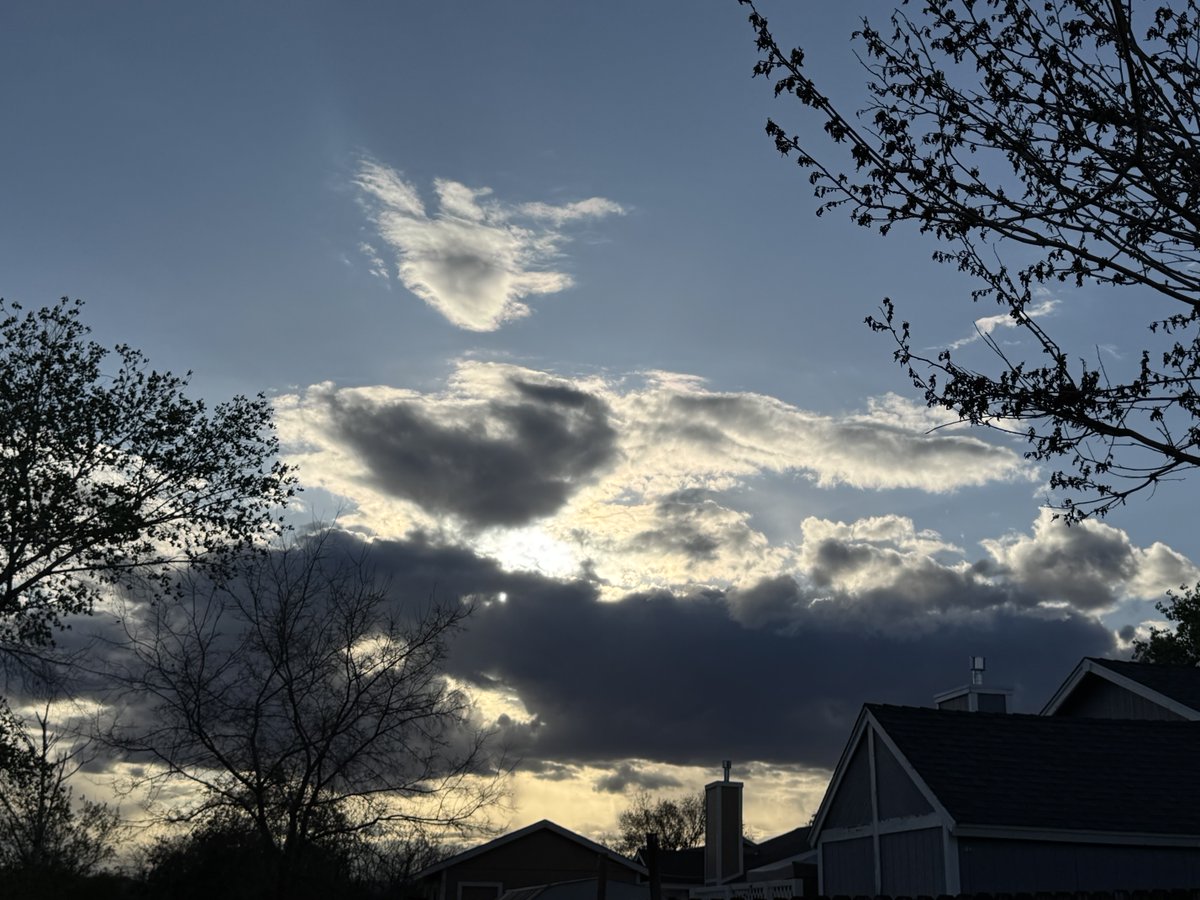 jonimarielew's tweet image. #sunset #desert #clouds #skies #Nevada
