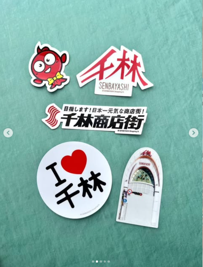 senbayashistore's tweet photo. 📢千林商店街NEWオリジナルグッズ
「せんばやし〜る」が出来上がりました〜！

かわいいふうわや、
商店街ロゴなど全部で５種類！

スマホケースに挟んだり
自転車やお好きなところに
貼って千林商店街好きをアピールしてください♪ https://t.co/y1GT7D22BR