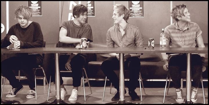 mica ★ tweet media