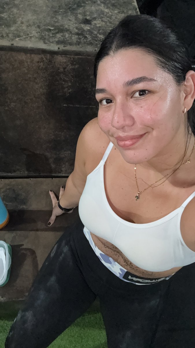 karlitaMBB's tweet photo. No se puede salir limpio del crossfit 🥹 https://t.co/m4u47ED8fR