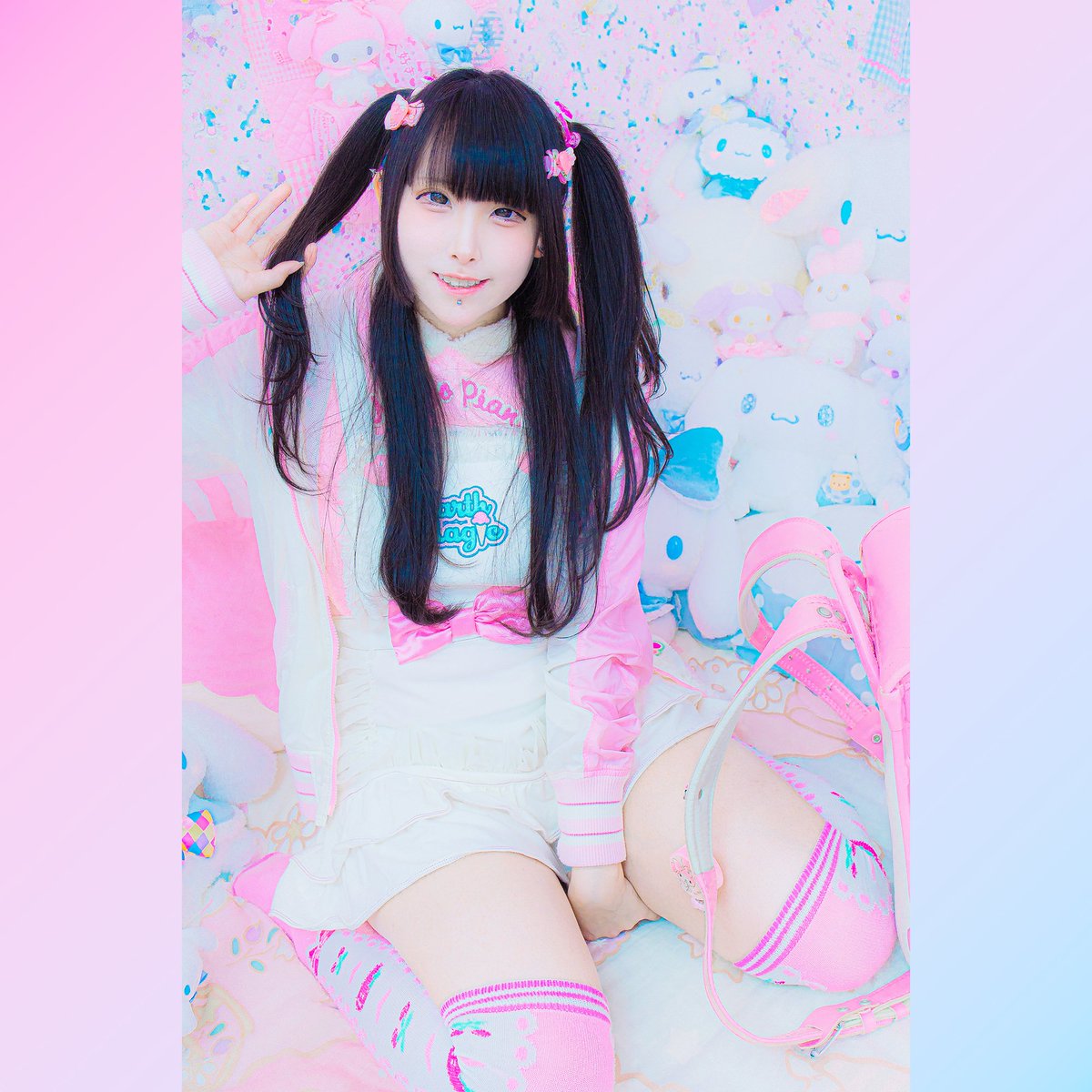 #大人なのに女児服着てる tweet media