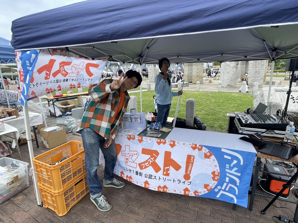 yumekanaefes's tweet photo. #FC大阪 ✖︎ #ユメカナエフェス
コラボイベント　11:00からスタートです▶️
無料配信あります‼️恐竜も🦖🦕いまーす。

👇配信
ユメカナエステージ
https://t.co/77wWVBEoIg

フセストステージ
https://t.co/CGLOqX3Frl

👇応援チケット
https://t.co/xvHn604nvP https://t.co/583nl5TLCc