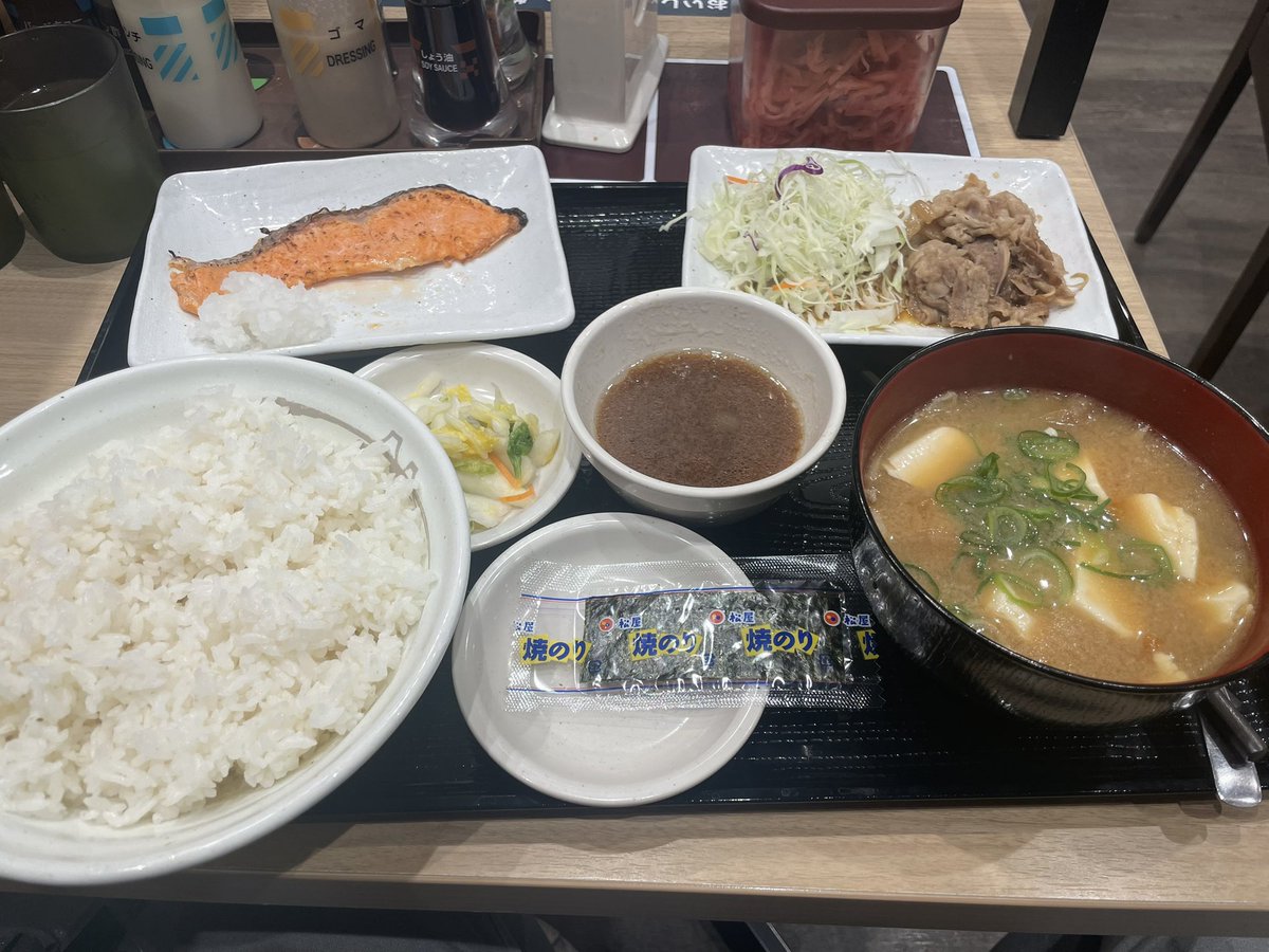 keyvoice2025's tweet photo. 朝ごはんは松屋さん🍚
朝松屋の時はいつも同じセット✨

#朝食 #松屋 #ごはん https://t.co/Q1mAWPEbGJ